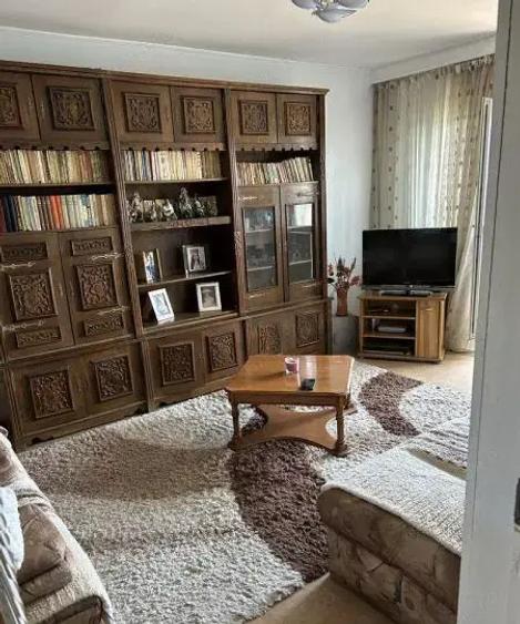 Apartament cu 4 camere în Rahova
