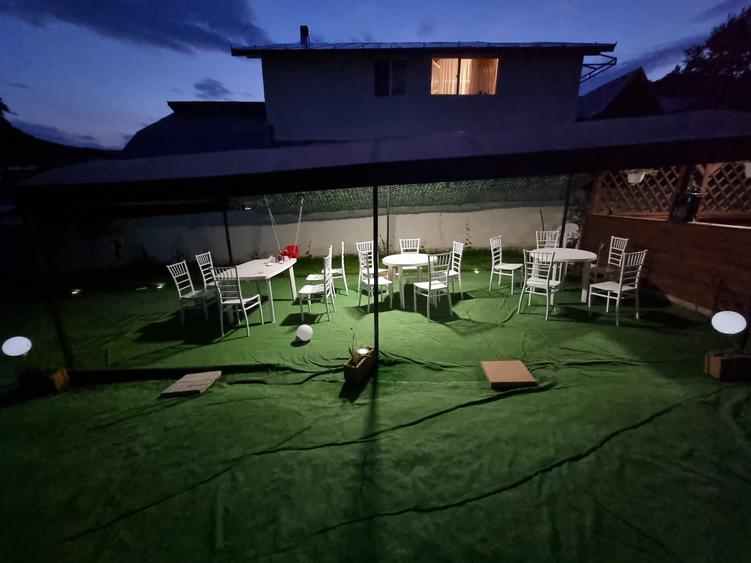 Casă cu 10 camere cu Piscina în Sărata-Monteoru