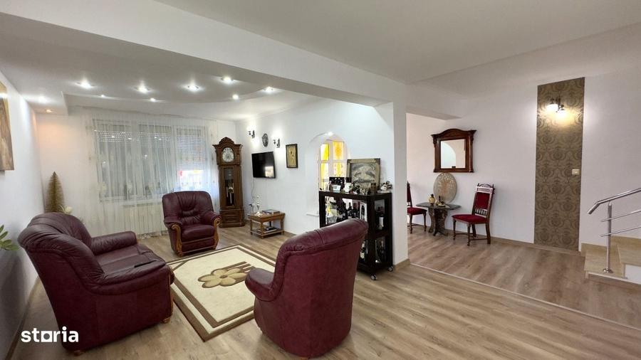 Casă cu 4 camere cu Teren 1010 Mp în Central