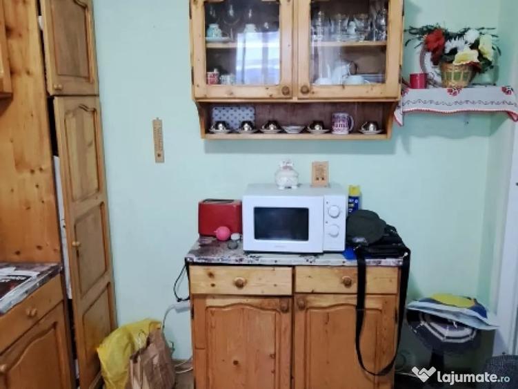 Apartament cu 3 camere semidecomandat în Est