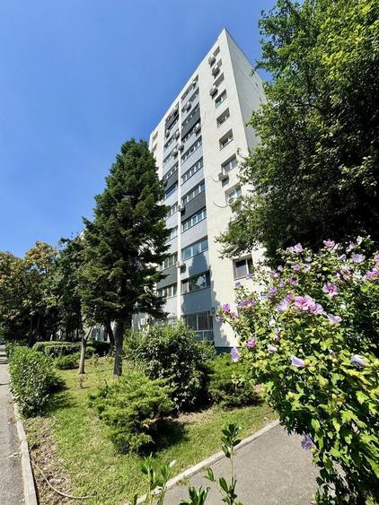 Apartament cu 3 camere decomandat în Tineretului