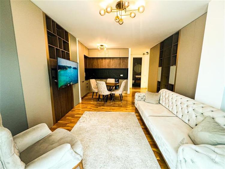 Apartament cu 3 camere semidecomandat, mobilat în Floreasca