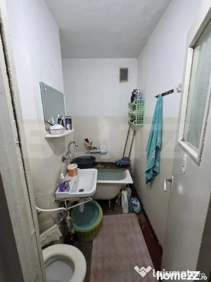 Apartament cu 3 camere semidecomandat în Central