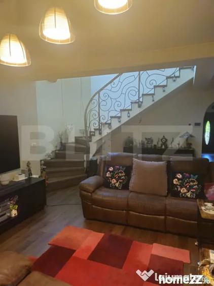 Casă cu 7 camere cu Teren 1170 Mp în Central