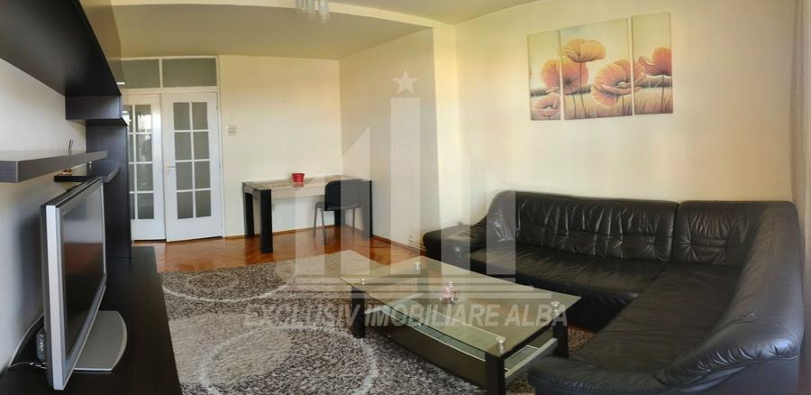 Apartament cu 4 camere decomandat, mobilat în Central