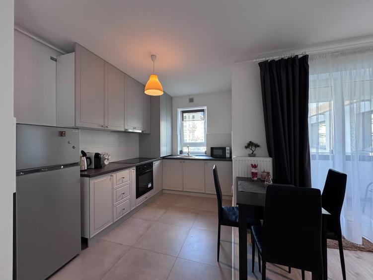 Apartament cu 2 camere decomandat, mobilat în Tractorul