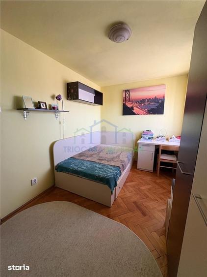 Apartament cu 4 camere semidecomandat în Calea București