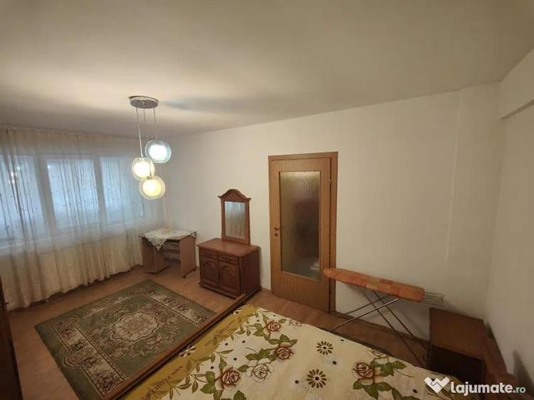 Garsonieră decomandată, mobilată în Craiovița Nouă