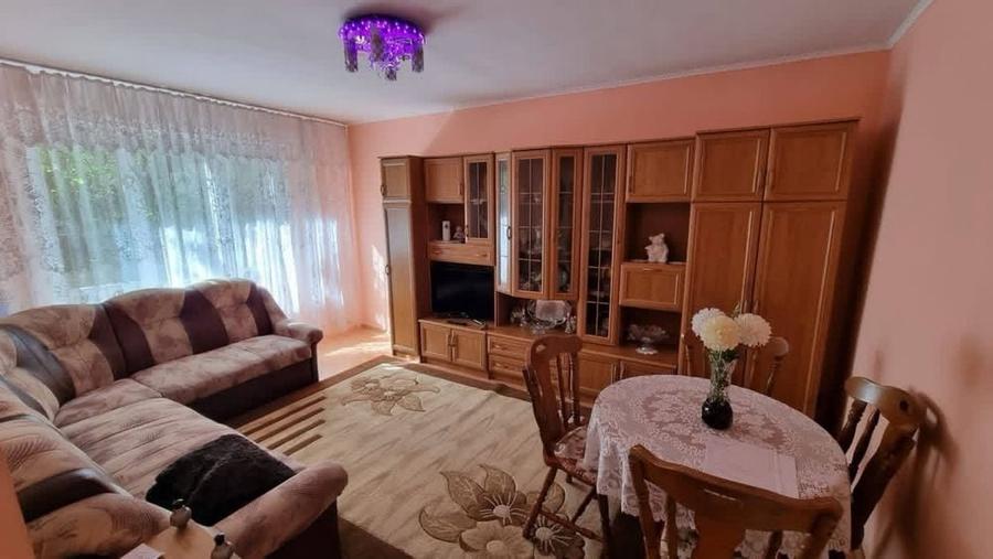 Apartament cu 3 camere decomandat în Decebal