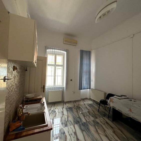 Apartament cu 5 camere circular, mobilat în Central