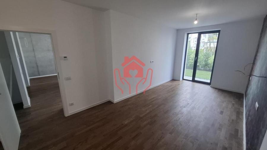 Apartament cu 3 camere semidecomandat, mobilat în Băneasa