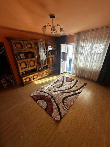 Apartament cu 3 camere nedecomandat în Central