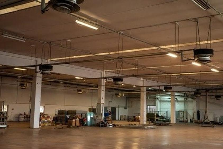 Spațiu industrial, de 3,700 mp, în Plopi