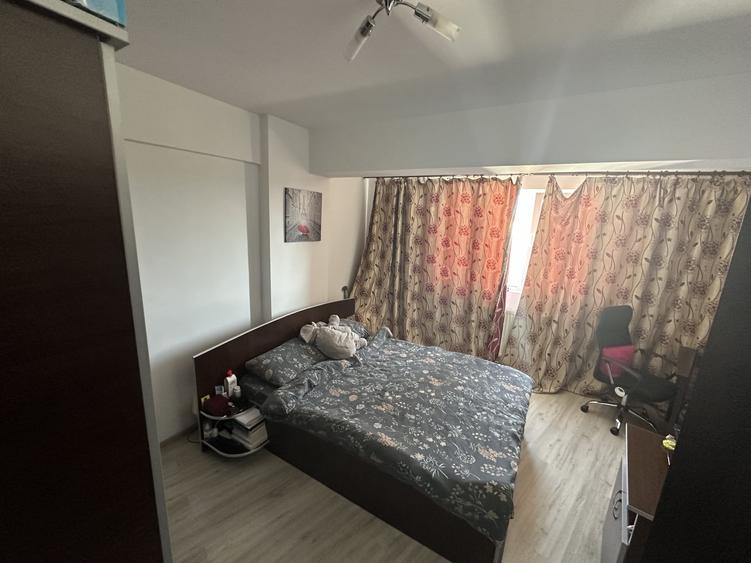Apartament cu 3 camere decomandat, mobilat în Berceni