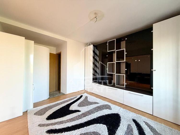 Apartament cu 4 camere decomandat, mobilat în Dorobanților