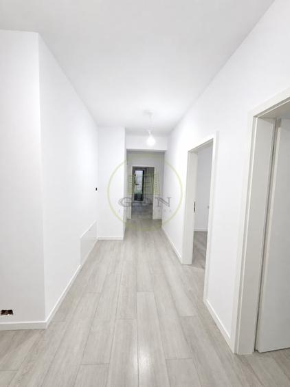 Apartament cu 3 camere decomandat, mobilat în Tractorul