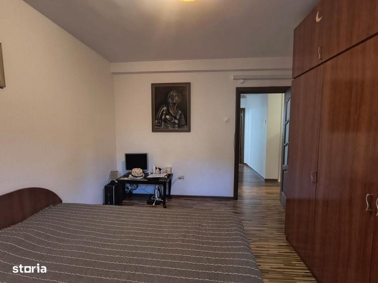 Apartament cu 4 camere semidecomandat în Central