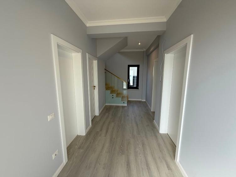 Casă individuală cu 5 camere cu Teren 330 Mp în Brazda lui Novac