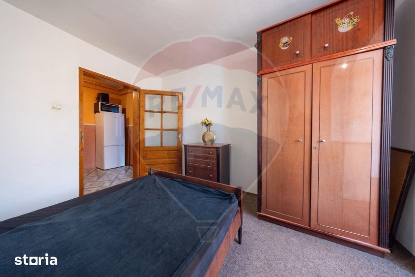 Apartament cu 3 camere decomandat în Dârste