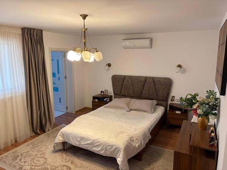 Casă cu 5 camere cu Teren 523 Mp în Pipera