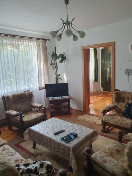 Apartament cu 4 camere semidecomandat în Săsar