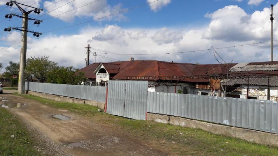 Casă individuală cu 5 camere cu Teren 1116 Mp în Nord