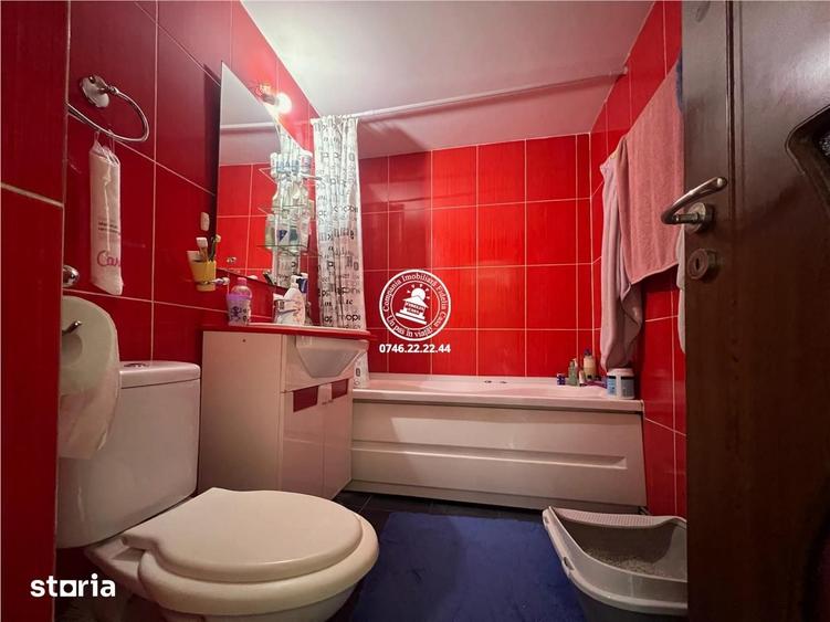 Apartament cu 3 camere decomandat în Nicolina
