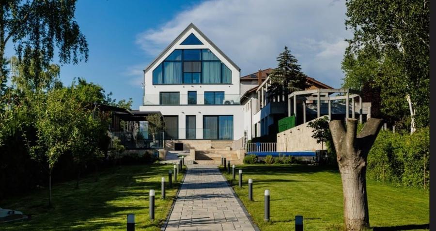 Casă individuală cu 7 camere cu Piscina în Snagov