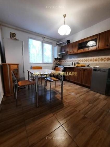 Apartament cu 3 camere semidecomandat, mobilat în Pajura