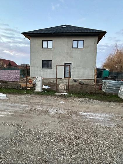 Casă cu Teren 525 Mp în Domnești