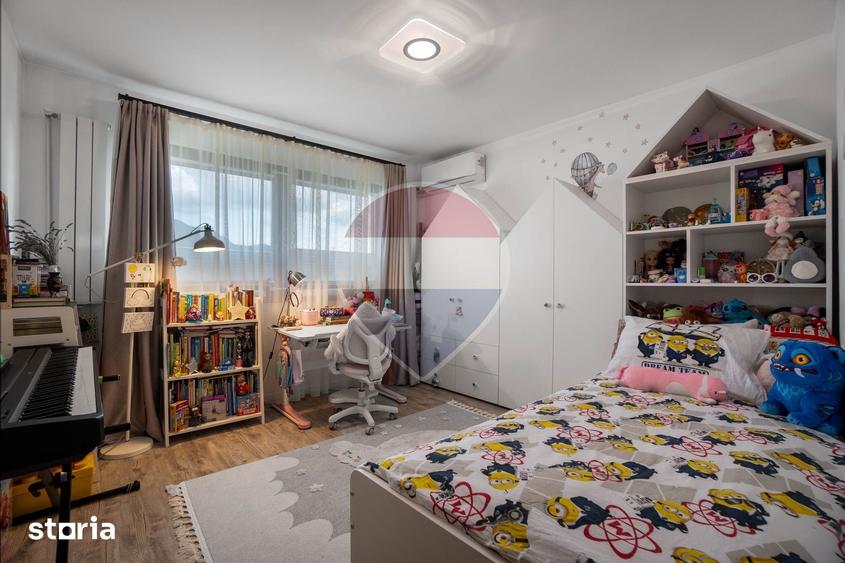 Apartament cu 3 camere semidecomandat în Noua