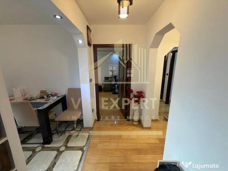 Apartament cu 3 camere decomandat în Sud