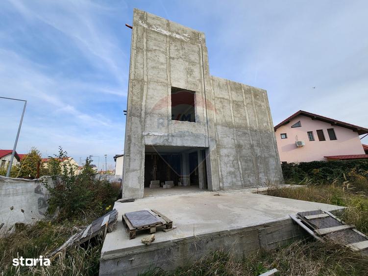 Casă cu 5 camere cu Teren 389 Mp în Aviației