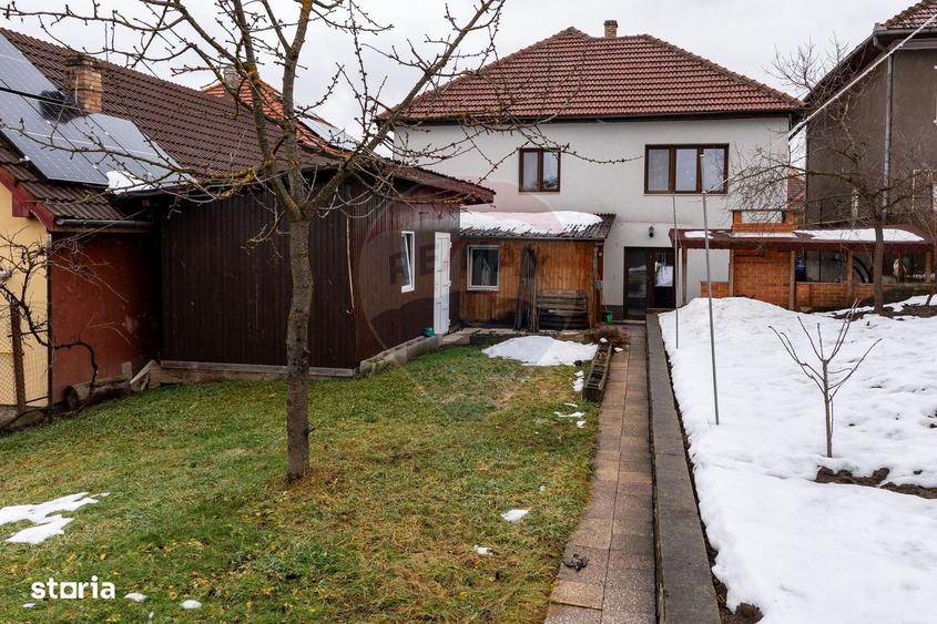 Casă cu 4 camere în Hășdat