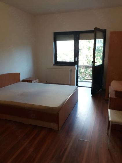 Apartament cu 3 camere decomandat în Universitate