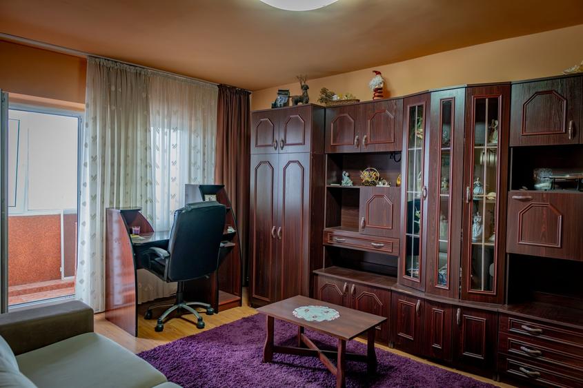 Apartament cu 2 camere decomandat în Moinești