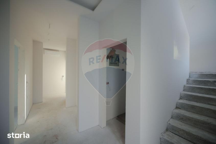 Casă cu 4 camere cu Teren 575 Mp în Iorga