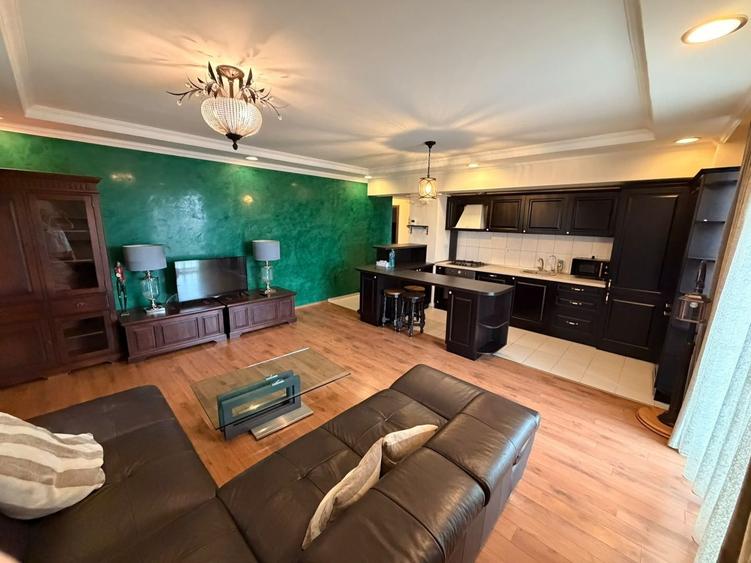 Apartament cu 3 camere semidecomandat, mobilat în Pipera