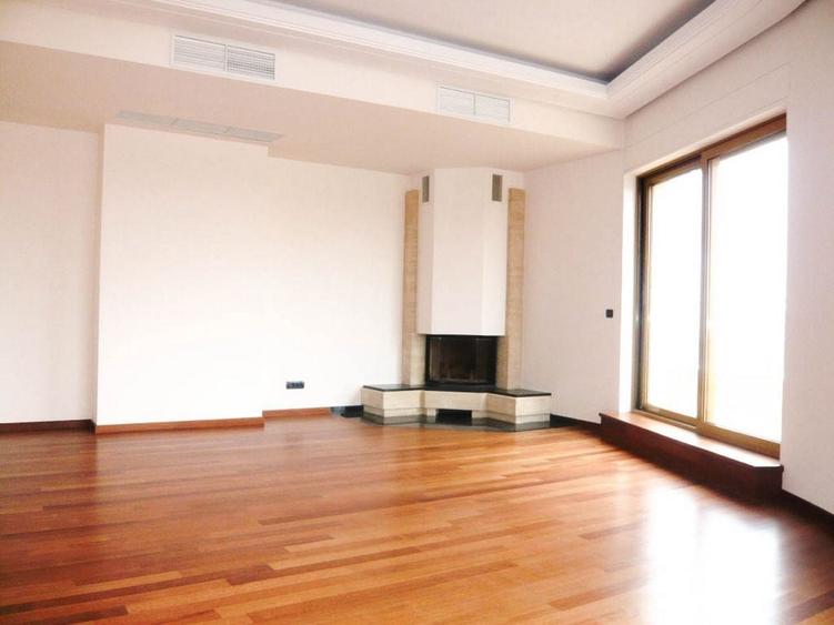 Penthouse cu 3 camere decomandat, mobilat în Primăverii