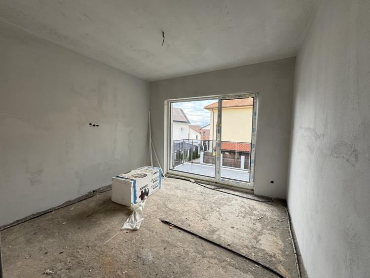 Duplex cu 4 camere cu Canalizare în Dezmir