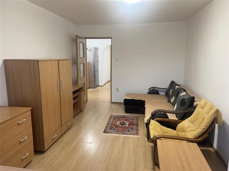 Apartament cu 2 camere decomandat, mobilat în Tei