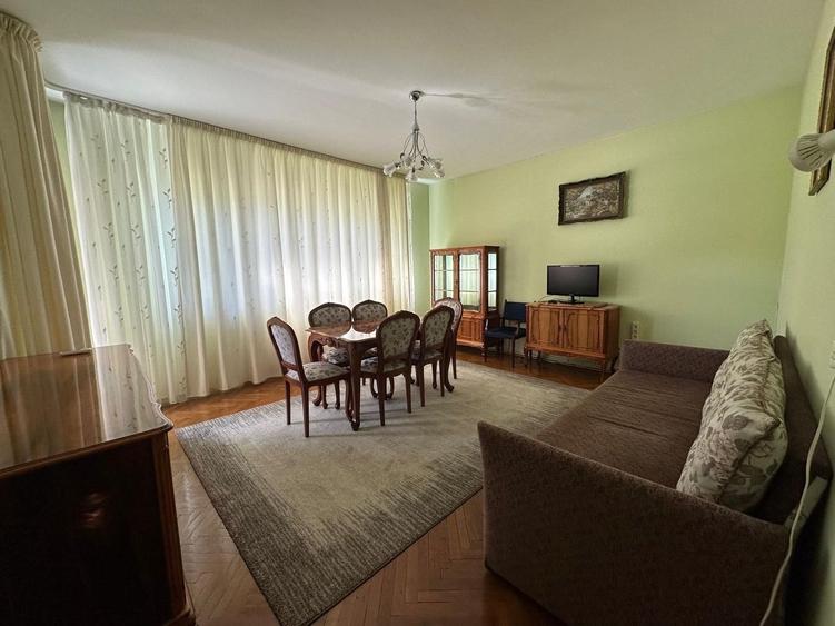 Apartament cu 3 camere decomandat în Central