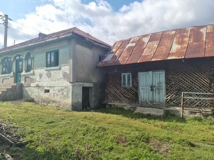 Casă cu 3 camere în Mereșești