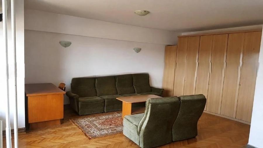 Apartament cu 3 camere decomandat în Centru Civic
