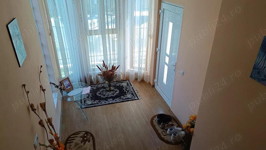 Casă cu 5 camere cu Teren 343 Mp în Poiana
