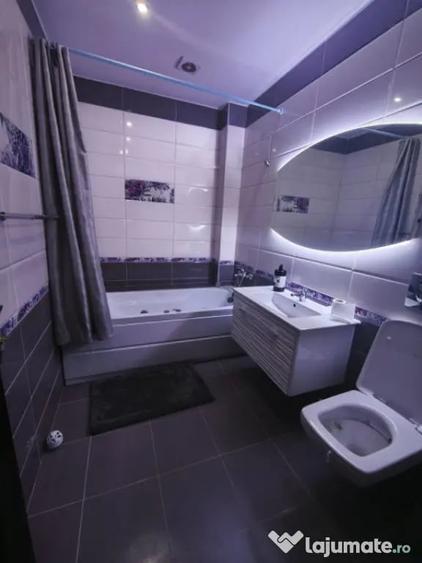 Apartament cu 2 camere decomandat, mobilat în Central