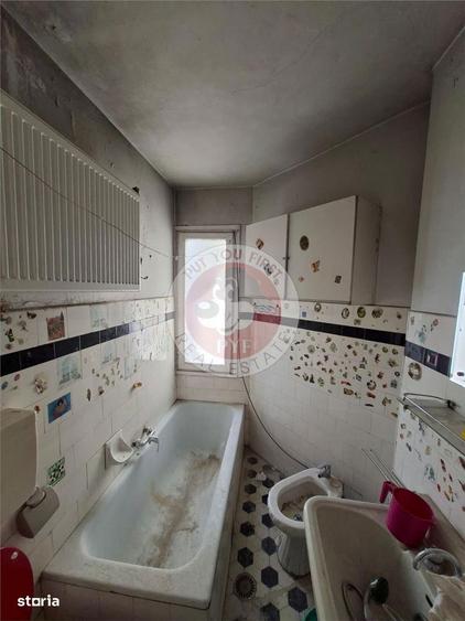 Apartament cu 5 camere semidecomandat în Victoriei