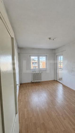 Apartament cu 3 camere decomandat în Liliacului