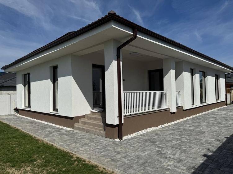 Casă cu 4 camere în Exterior Vest