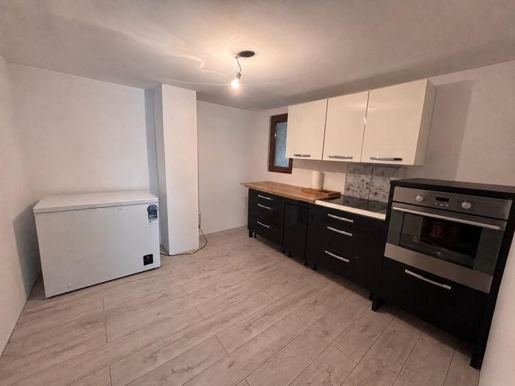 Casă cu 4 camere în Central